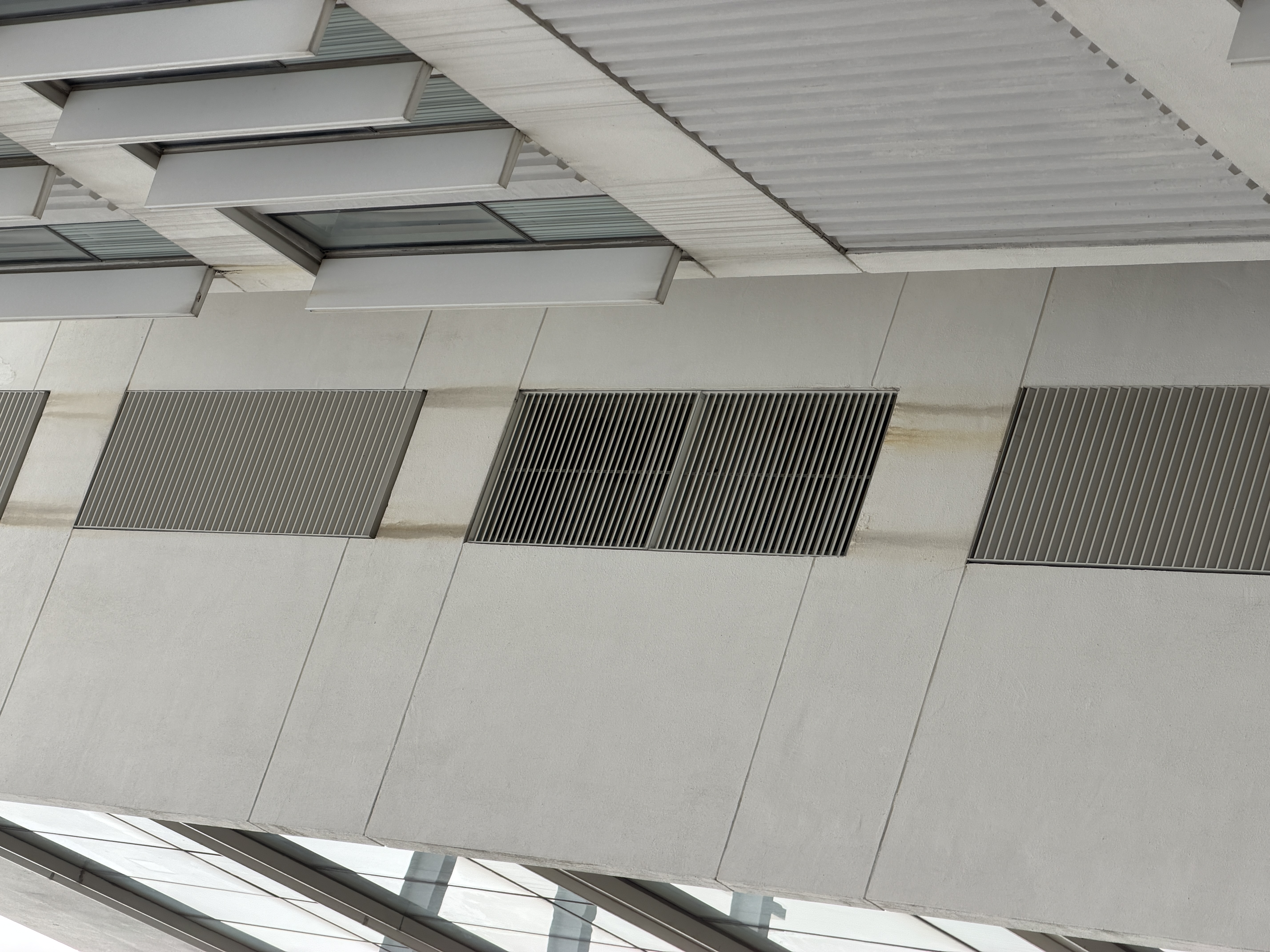 播道書院。更換鋁質百葉